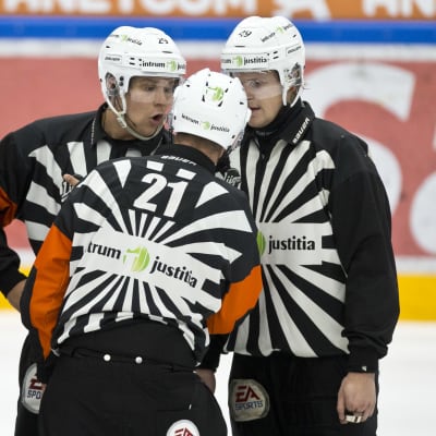 Stefan Fonselius (Päätuomari) #29 Lassi Heikkinen (Päätuomari) #49 Lauri Nikulainen (Linjatuomari) #32 Daniel Österholm (Linjatuomari)  27.09.2017 