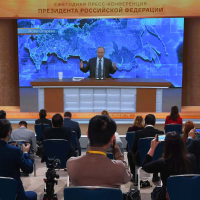 Vladimir Putin håller sin årliga stora presskonferens via videolänk 17.12.2020