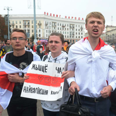 Studerande som demonstrerar i Minsk 1.9.2020. 