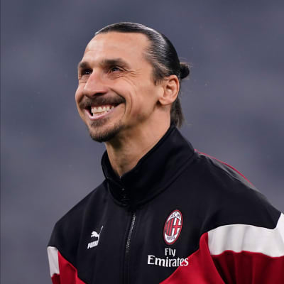 Zlatan Ibrahimovic i Milans träningsoverall.