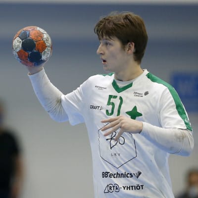 Alexander Qvist spelar handboll.
