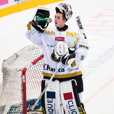 Joel Blomqvist i Kärpäts mål.