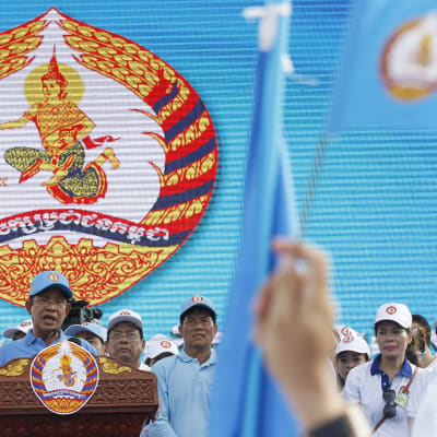Hun Senin johtama Kambodzhan kansanpuolue voitti maan vaalit odotetusti.