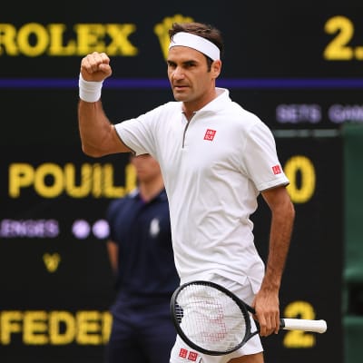 Roger Federer viihtyi kentällä vain kolme erää ottelussa Lucas Pouillea vastaan.