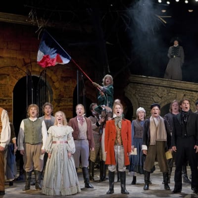 Ensemblen i Les Misérables på Åbo Svenska Teater