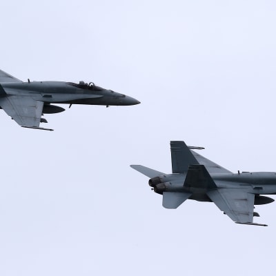 Dessa F-18 Hornetplan hör till dem som Kanada tar hem från Mellanöstern