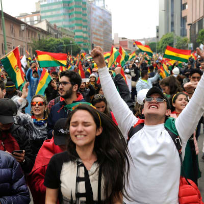 Det var många som firade Morales avgång på gatorna i La Paz. 