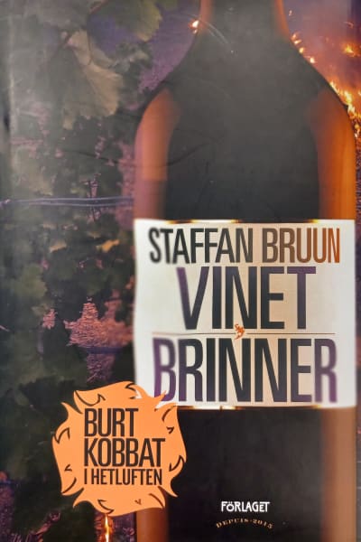 Bokomslaget till Staffan Bruuns deckare Vinet brinner (2023)