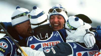 Stafettlaget Harri Kirvesniemi, Janne Immonen, Mika Myllylä och Sami Repo var överlägset i Lahtis 2001.
