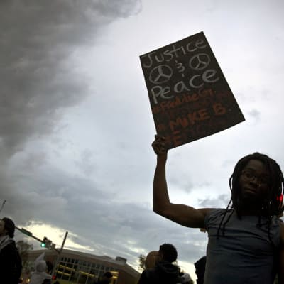 Protester mot polisers våld mot svarta i Baltimore.