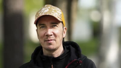 Runoilija, näytelmäkirjailija Tuomas Timonen