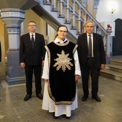 Medverkande i långfredagens tv-gudstjänst i Sibbo kyrka.