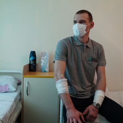 Ukrains sårad soldat på ett sjukhus i Dnipro.