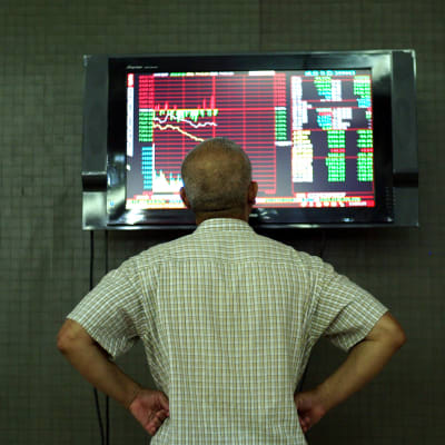 Aktieinvesterare begrundar börsraset i Kina.  7.7.2015.