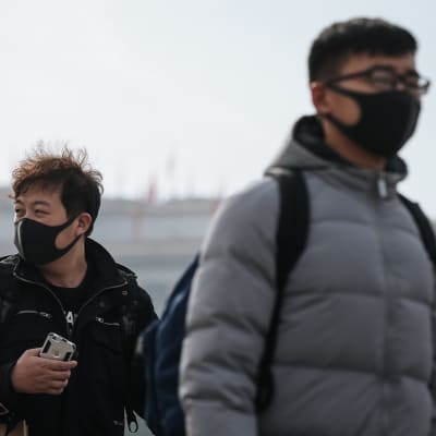 Turister på Himmelska fridens torg i Peking