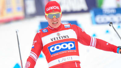 Alexander Bolsjunov korsar mållinjen.