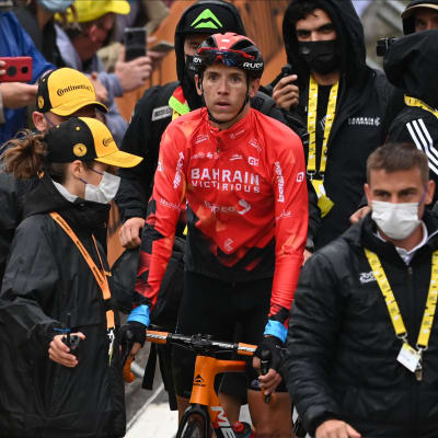 Dylan Teuns cyklar efter målgång.