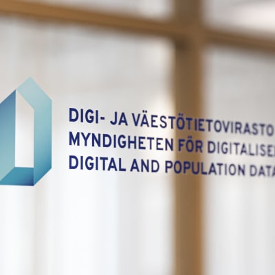 Myndigheten för digitalisering och befolkningsdatas logo på en glasdörr.