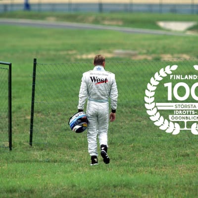 Mika Häkkinen, med logon för Finlands 100 största idrottsögonblick.