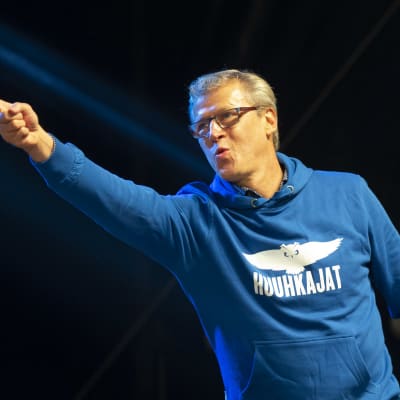 Markku Kanerva Huuhkajien kansanjuhlan lavalla