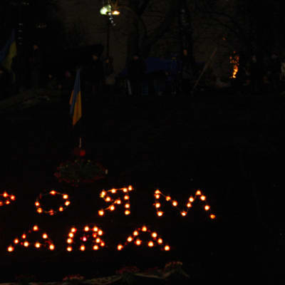 Kievborna mindes de 77 människor som omkommit i de senaste dagarnas våld