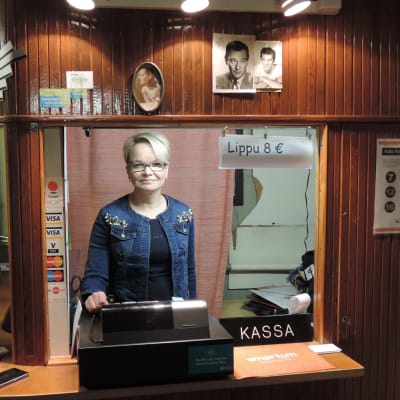 Maija Saarinen on luotsannut Järvelän Kinon elokuvateatteria vuodesta 2004.