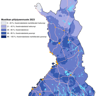 Suomen kartta jossa eri sinisen sävyillä ilmoitettu mustikan pölytystulos, mitä tummenpi sininen, sitä parempi tulos. 