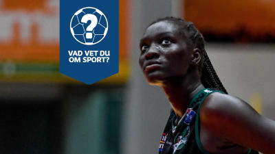 Awak Kuier på en basketplan.