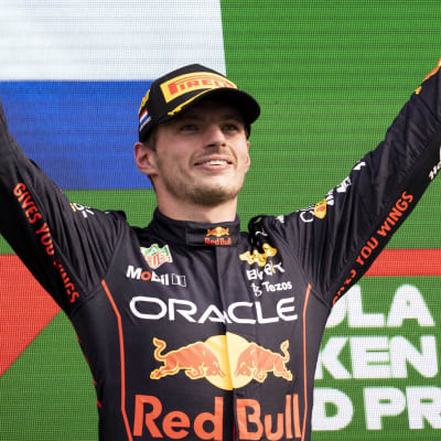 Max Verstappen firar seger i GP.