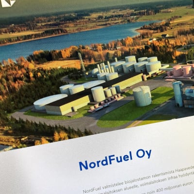 Kuva tietokoneen näytöltä, jossa Nord Fuel Oy:n nettisivu, jossa havainnekuva Haapavedelle suunnitellusta biojalstamosta.
