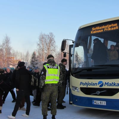Sotilaskuljetus Kainuun prikaatille.