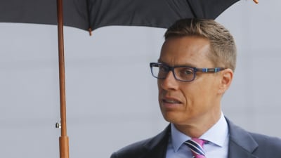 Alexander Stubb anländer till finansministrarnas möte i Bryssel 12.7.2015