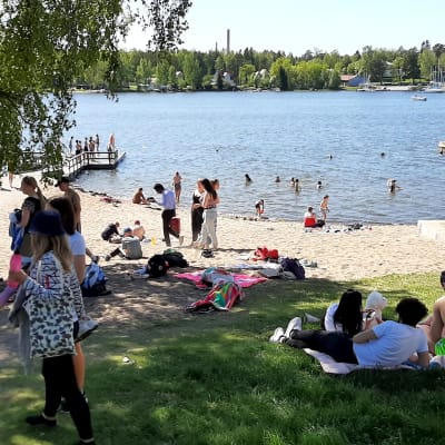 Vaasan Hietasaaressa oli tänään hellepäivän viettäjiä. 