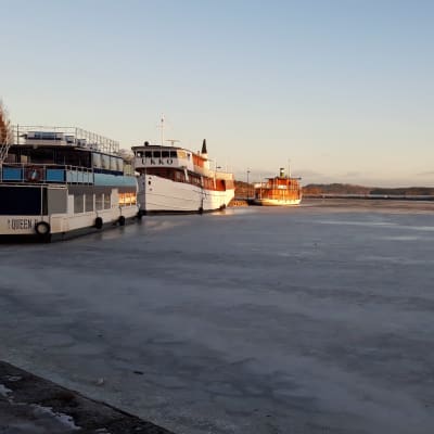 Näkymä Kuopion satamasta jäätyneelle Kallavedelle