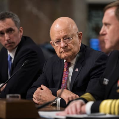Apulaispuolustusministeri Marcel Lettre (vasemmalla), kansallisen tiedustelupalvelun johtaja James Clapper (keskellä) ja kansallisen turvallisuusvirasto NSA:n johtaja Michael Rogers olivat torstaina Yhdysvaltain senaatin kuultavina. 