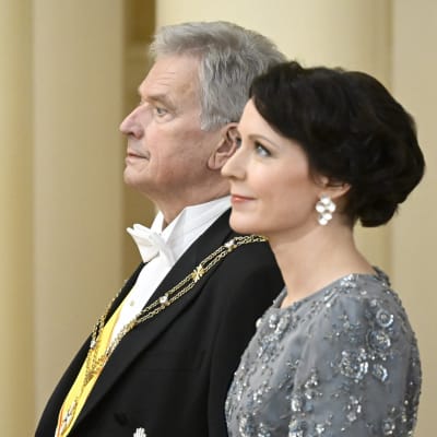 Tasavallan presidentti Sauli Niinistö ja Rouva Jenni Haukio Linnan juhlissa itsenäisyyspäivänä Helsingissä 6. joulukuuta 2022.