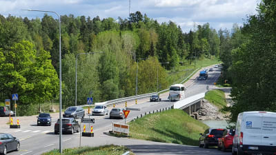 Trafik över Kustö bro i S:t Karins.