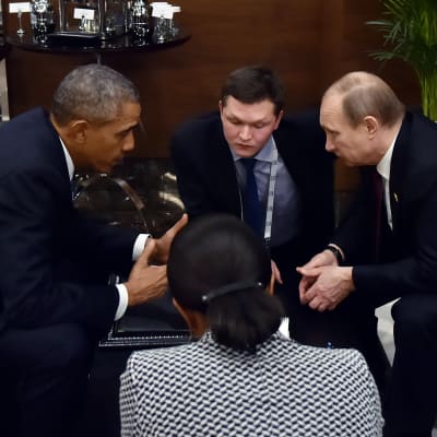Presidenterna Barack Obama och Vladimir Putin vid G20-toppmötet i Turkiet 15.11.2015
