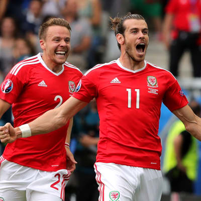 Gareth Bale juhlii osumaansa Slovakiaa avastaan