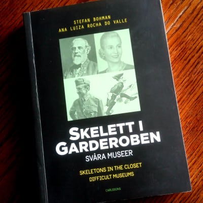 Pärmen till Stefan Bohmans och Ana Luiza Rocha do Valles bok "Skelett i garderoben - svåra museer".