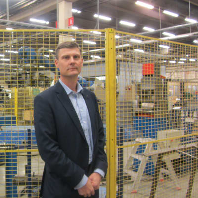 Jerker Hartwall i fabriksmiljö