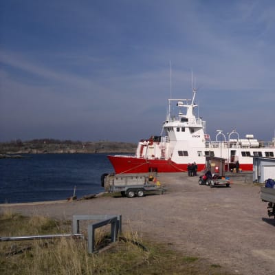 Förbindelsebryggan på Utö.