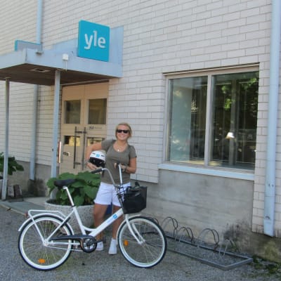 Malin Valtonen är redo för att cykla från Lappvik till Hangö.