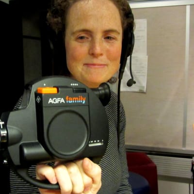 Britt Kootstra med 8mm filmkamera
