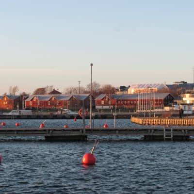 Östra hamnen i Hangö en solig höstdag
