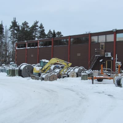 N3M har huvudkontor och lager i Bäljars i Karis.