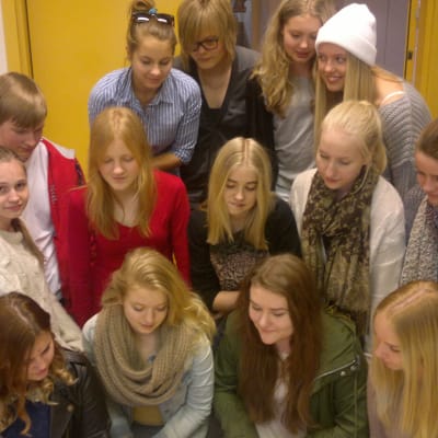 En grupp elever från Kattan i Åbo som deltar i projektet Veckans skola april 2013.