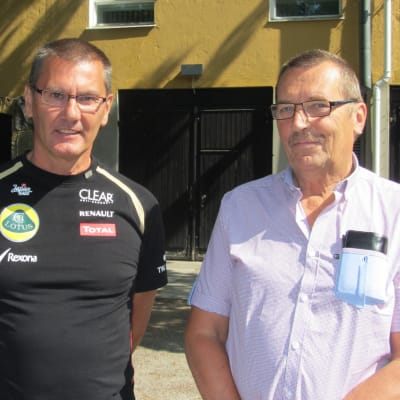 Trafikskollärare Klas Öberg från Hangö och Lars-Olof Lindqvist från Ekenäs