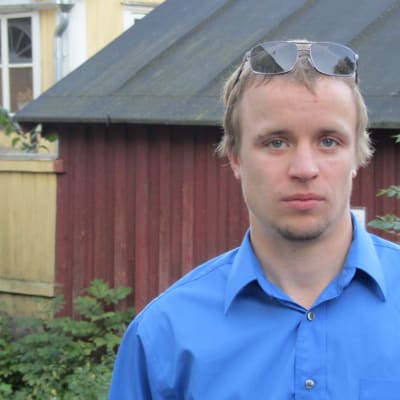 Filip Björklöf är ordförande för bildningsnämnden i Raseborg