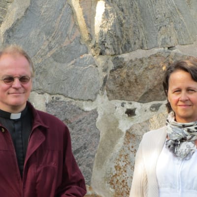 Kyrkoherde Torsten Sandell och kantor Marianne Gustafsson-Burgmann